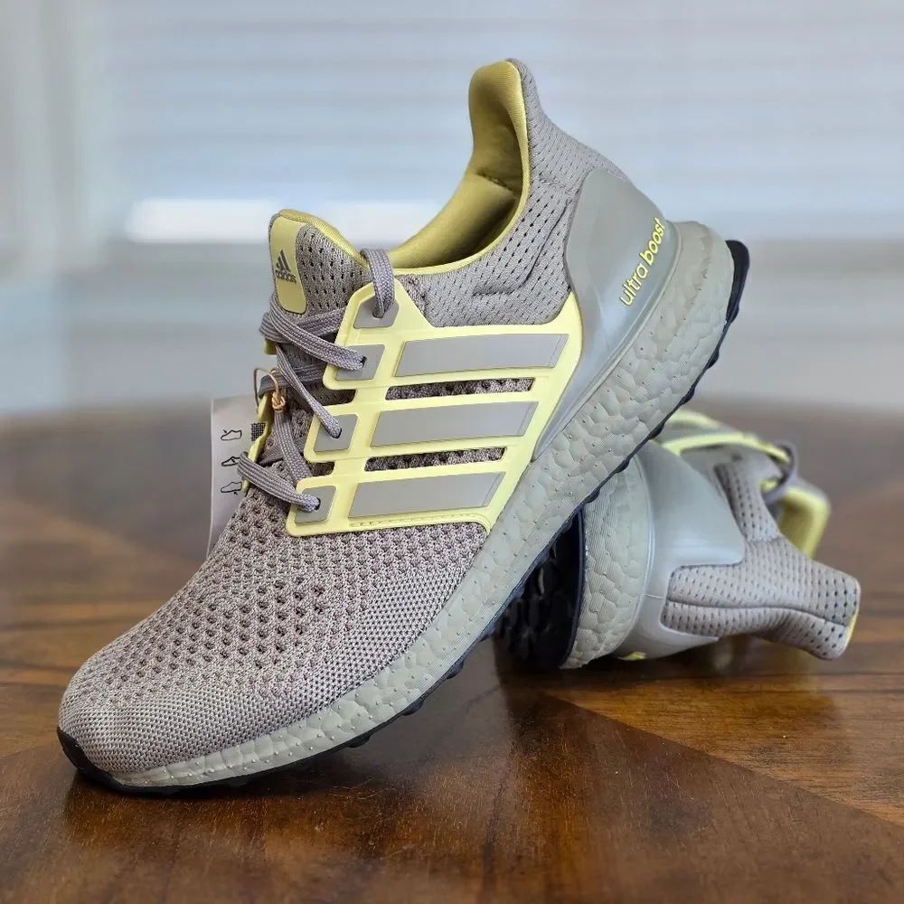 Adidas Ultraboost 1.0 Putty Beige Powder Yellow Black New JR3370 Men's Size 8.5